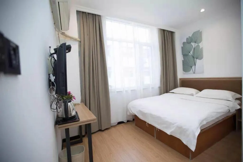 Bed in GreenTree Inn Chaoyang Shuangta District Bus Station