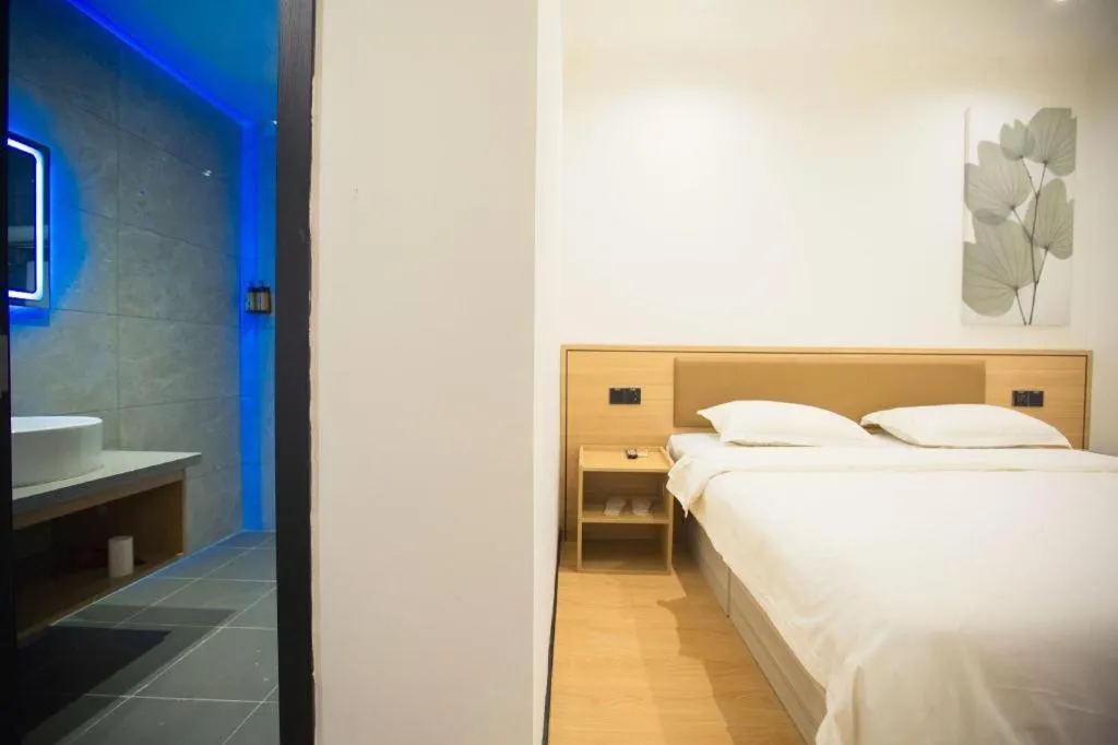 Bed in GreenTree Inn Chaoyang Shuangta District Bus Station