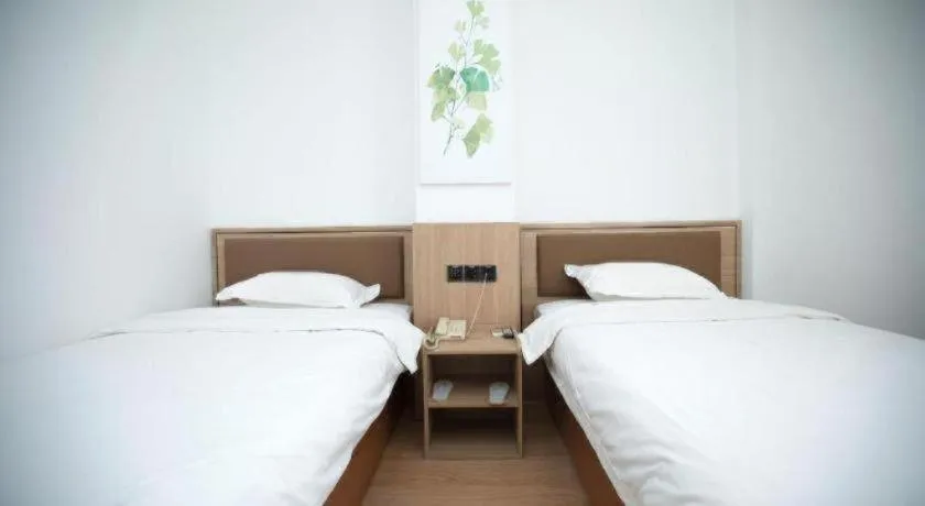 Bed in GreenTree Inn Chaoyang Shuangta District Bus Station