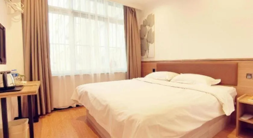 Bed in GreenTree Inn Chaoyang Shuangta District Bus Station