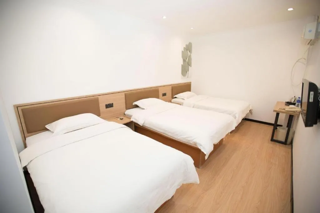 Bed in GreenTree Inn Chaoyang Shuangta District Bus Station