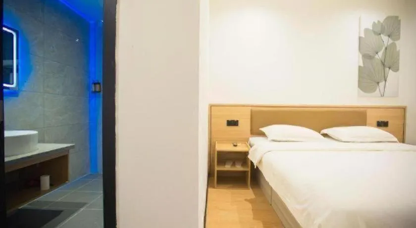 Bed in GreenTree Inn Chaoyang Shuangta District Bus Station