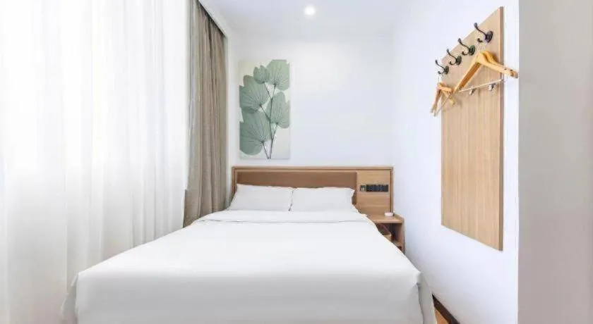 Bed in GreenTree Inn Chaoyang Shuangta District Bus Station