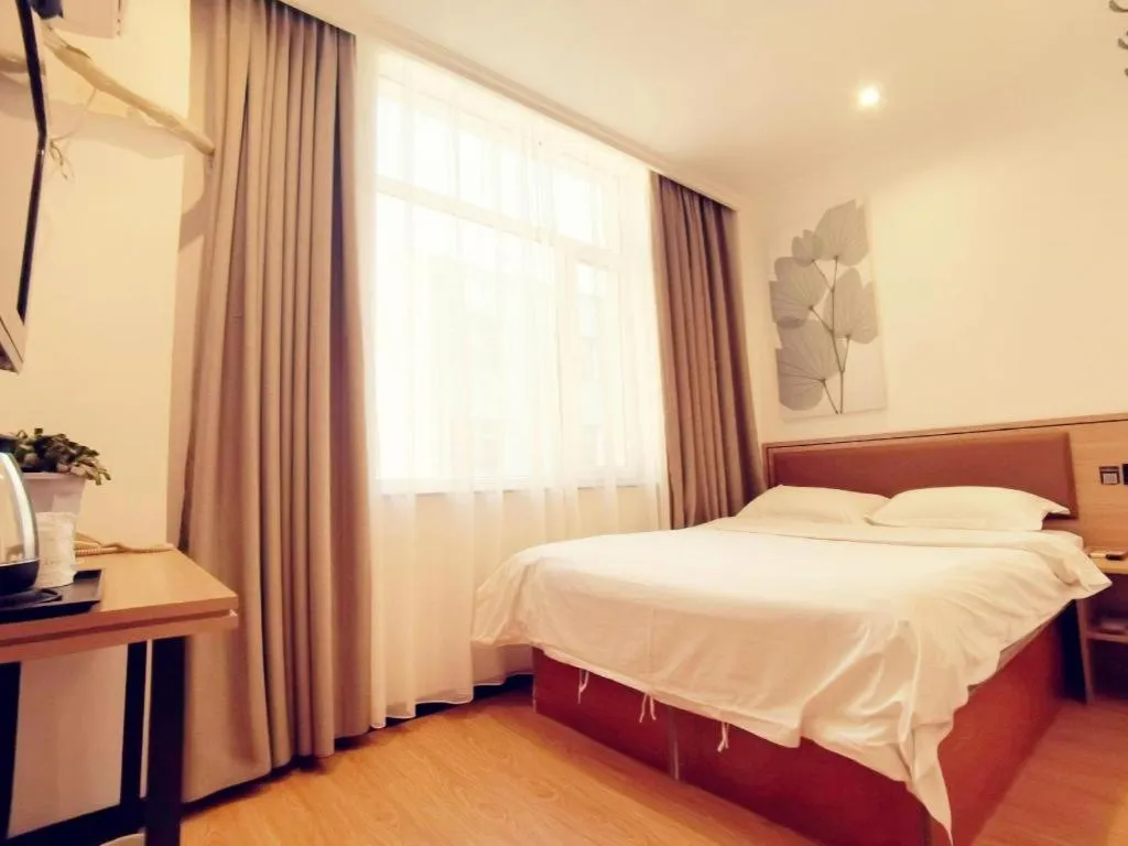 Bed in GreenTree Inn Chaoyang Shuangta District Bus Station