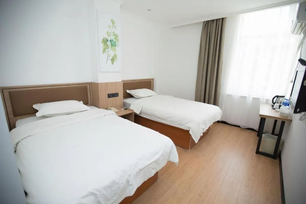 Bed in GreenTree Inn Chaoyang Shuangta District Bus Station