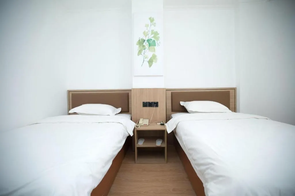 Bed in GreenTree Inn Chaoyang Shuangta District Bus Station