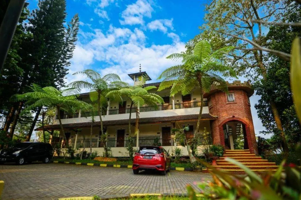 TAMAN SARI HOTEL DAN RESORT