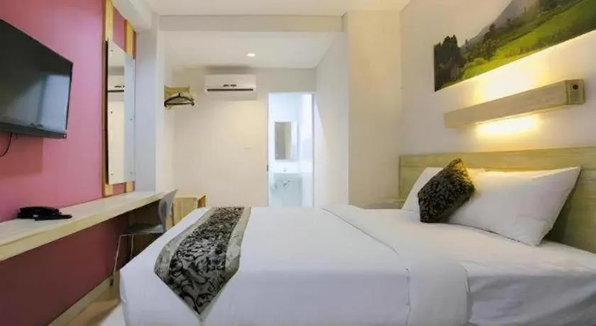 Bed in Life Puri Hotel Surabaya