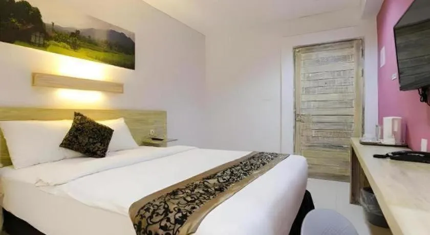 Bed in Life Puri Hotel Surabaya