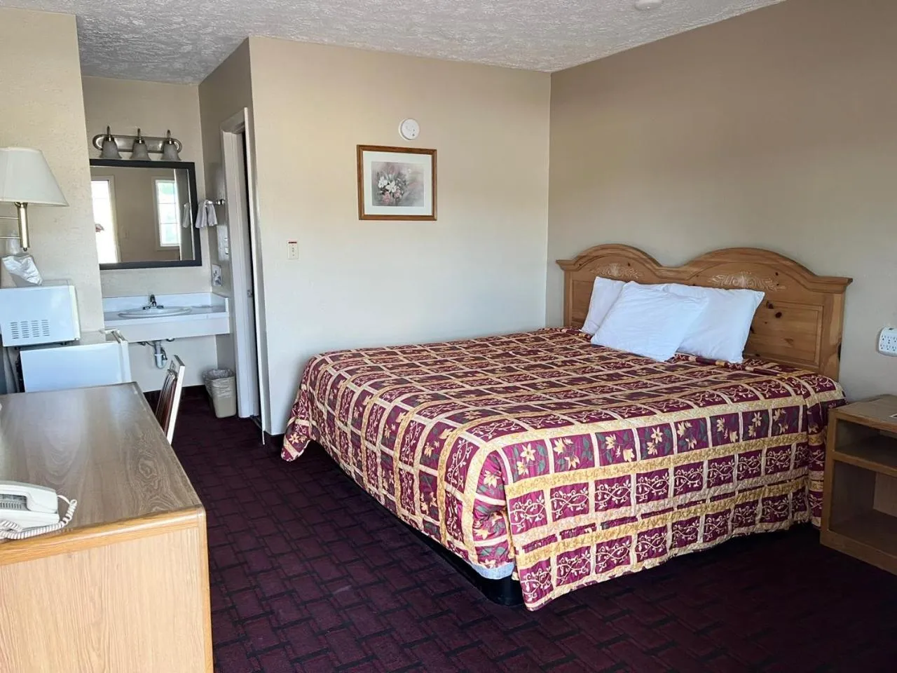 Bed in Economy Inn McCook