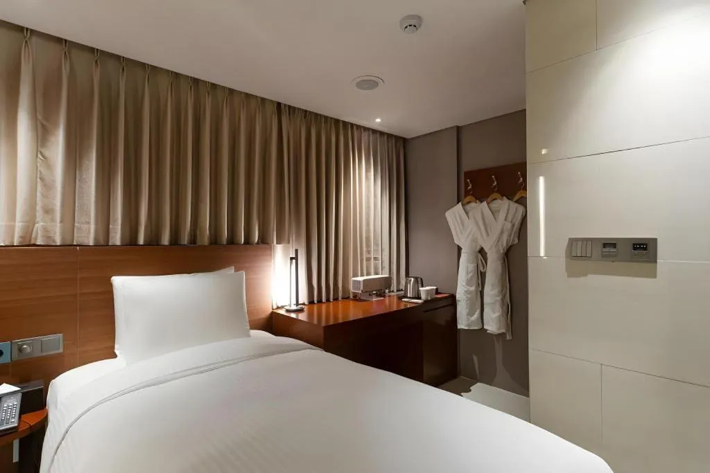 Bed in Top Cloud Hotel Iksan