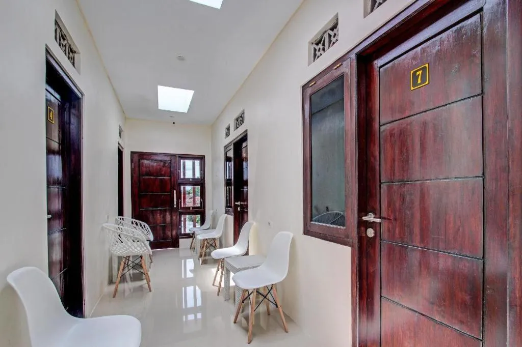 Super OYO 91816 Griya Putih