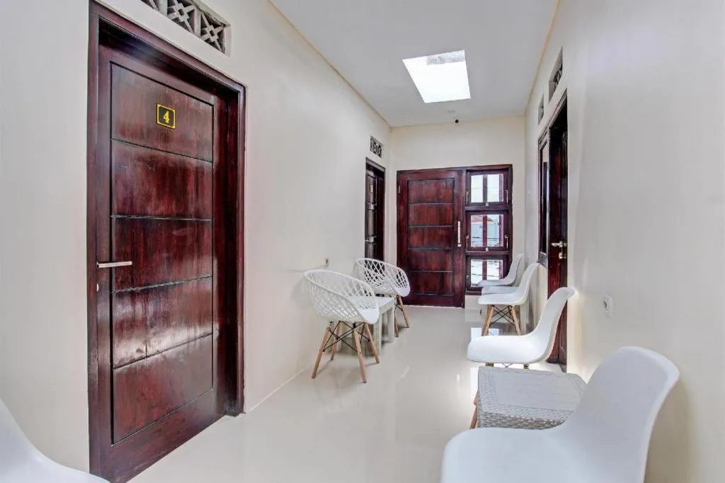 Super OYO 91816 Griya Putih