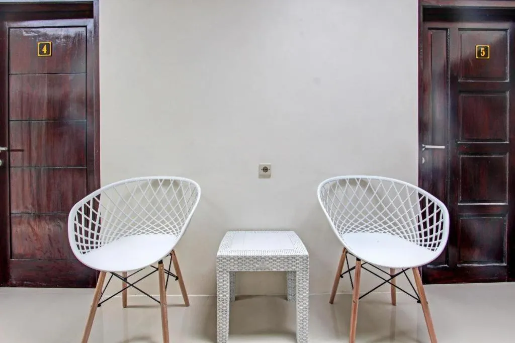 Super OYO 91816 Griya Putih