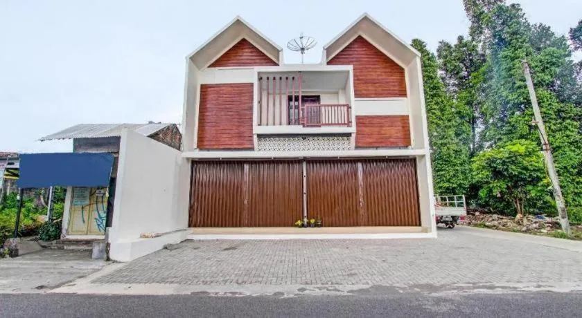 Super OYO 91816 Griya Putih