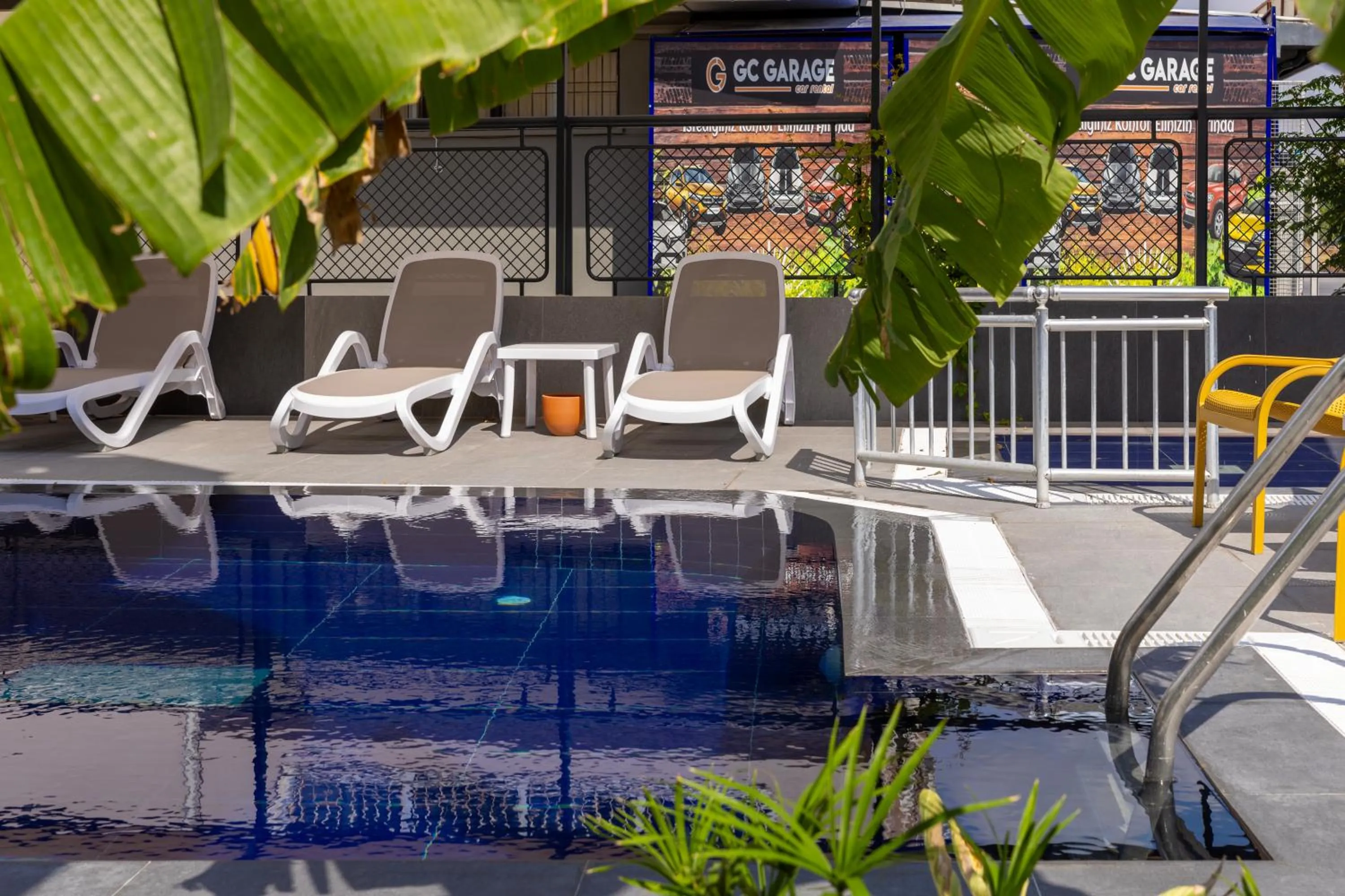 Swimming pool in 7inn