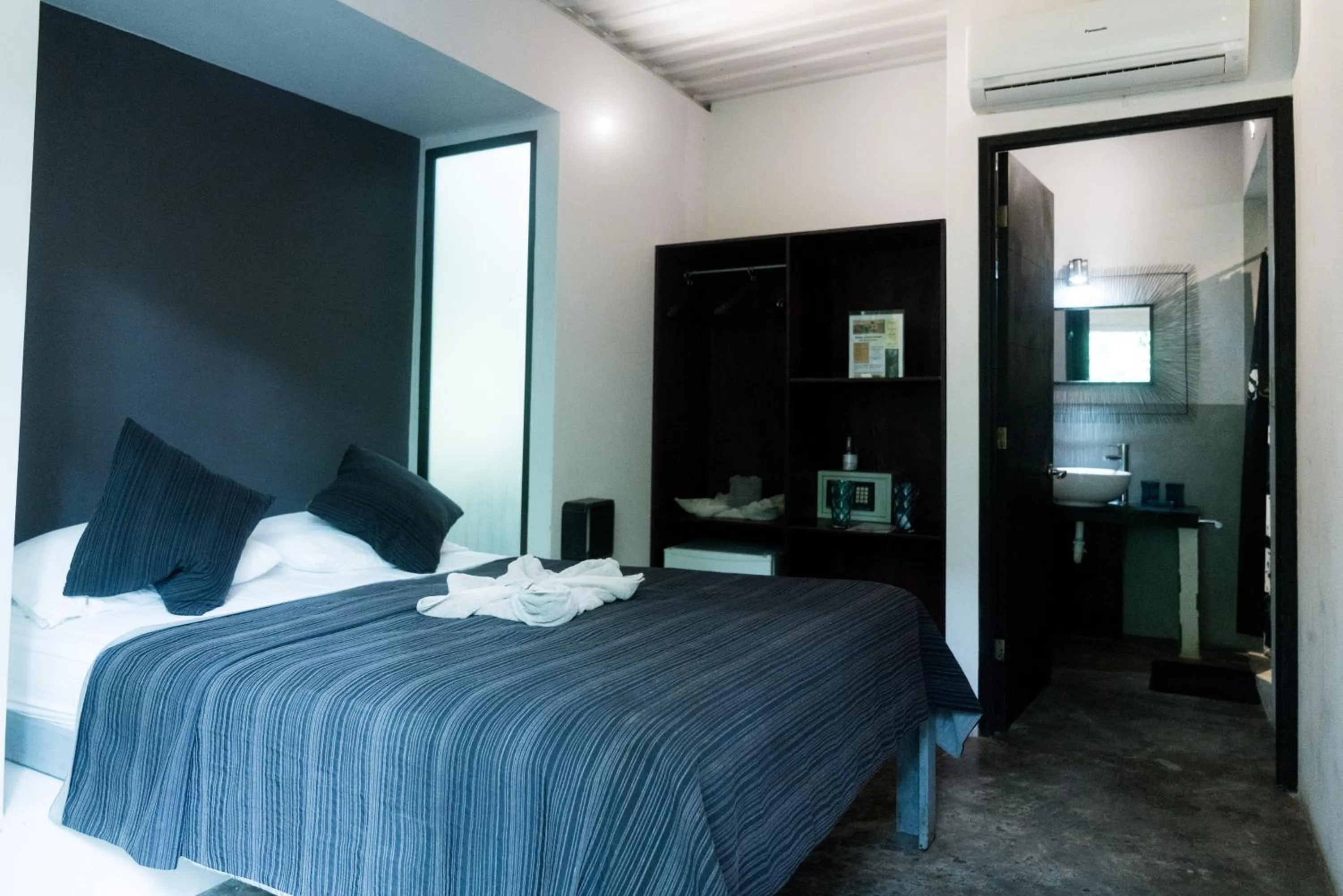 Bathroom, Bed in Green Sanctuary Hotel