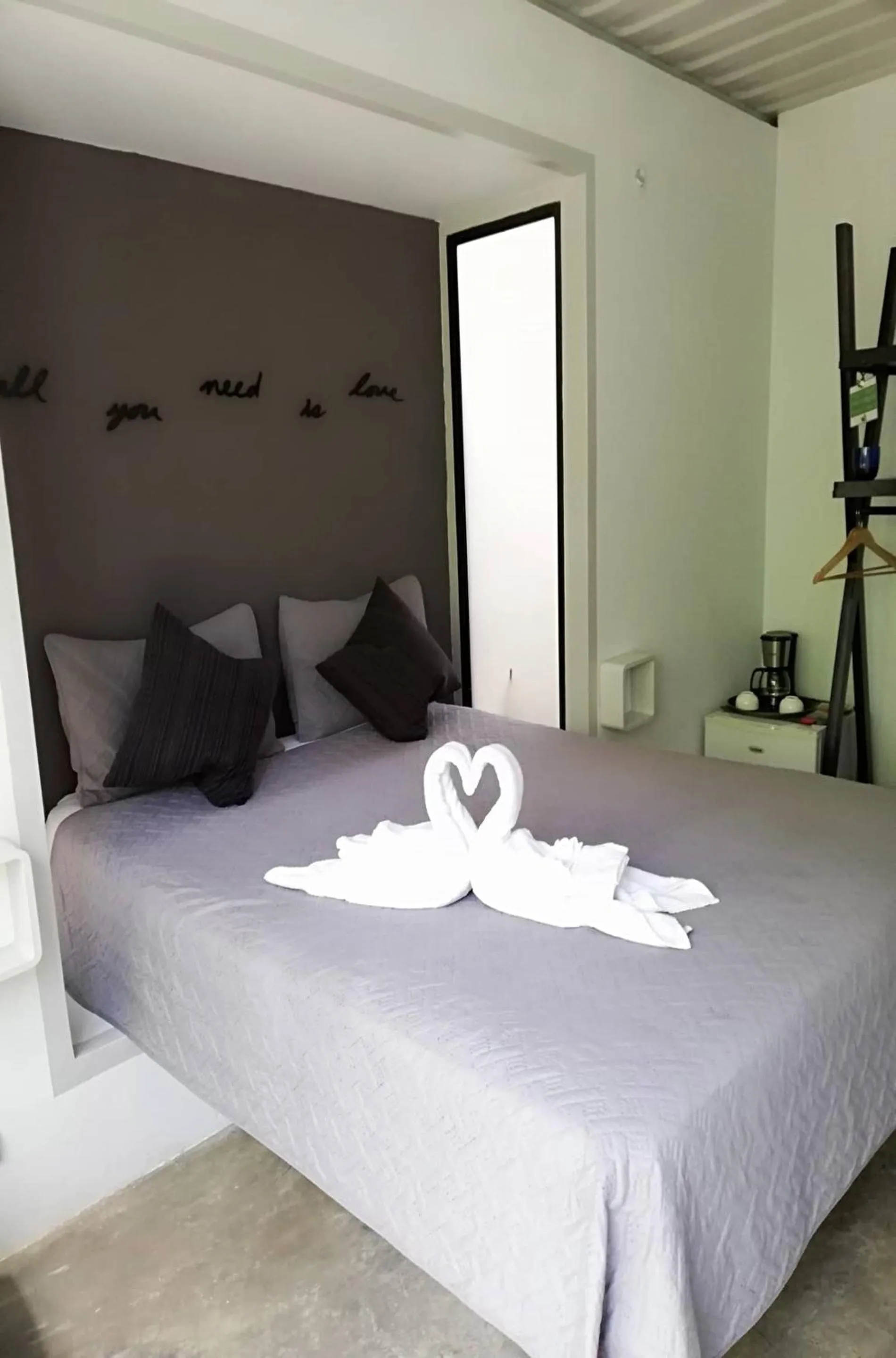 Decorative detail, Bed in Green Sanctuary Hotel