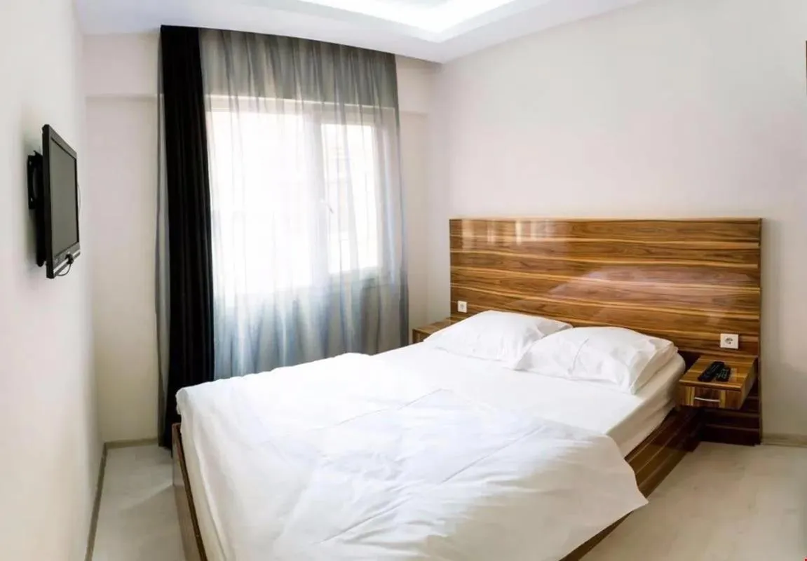 Bed in Smyrna Homes & Suits
