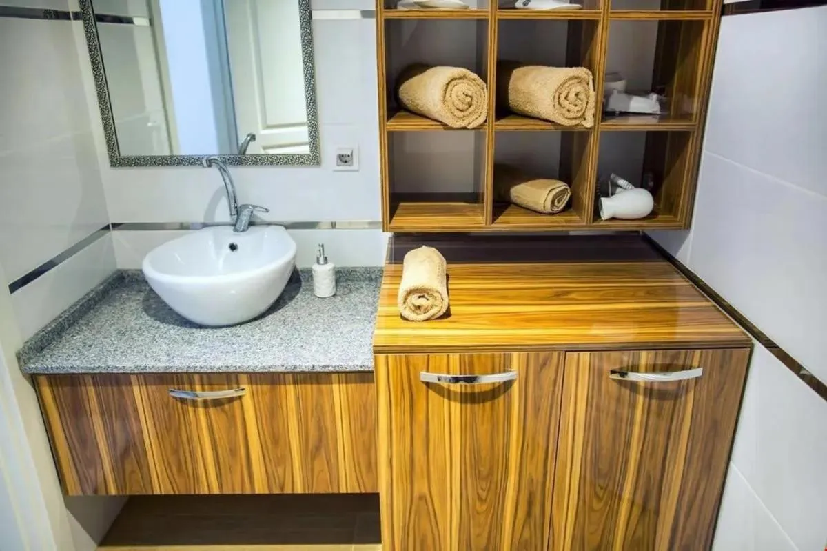 Smyrna Homes & Suits