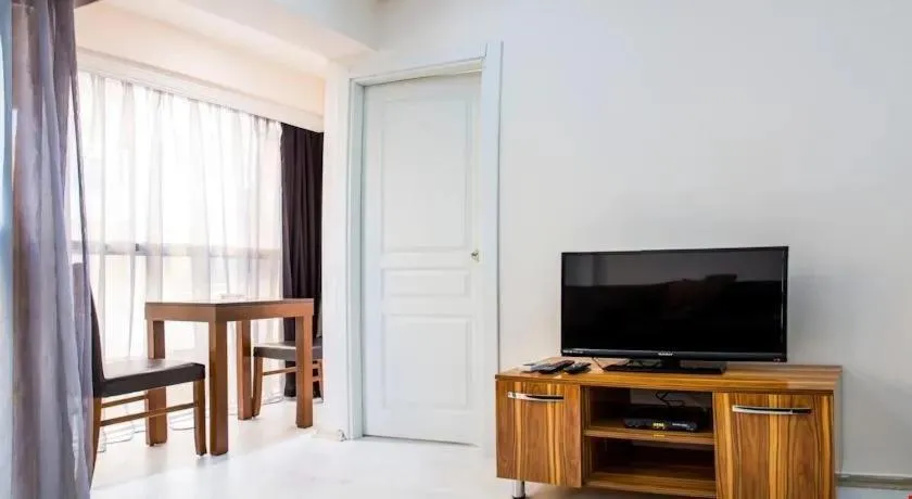 Smyrna Homes & Suits