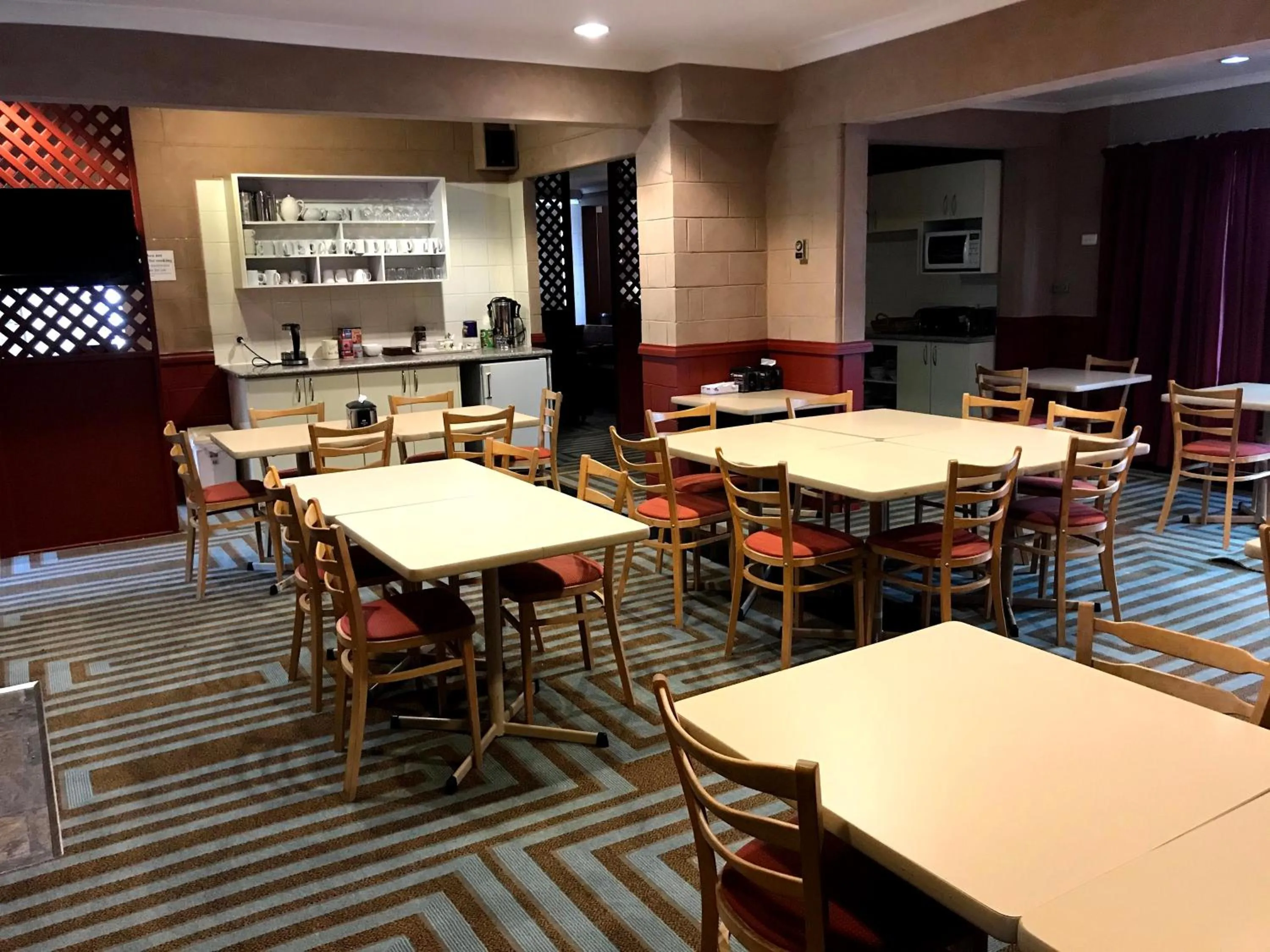 Restaurant/places to eat in Cottonwood Lodge