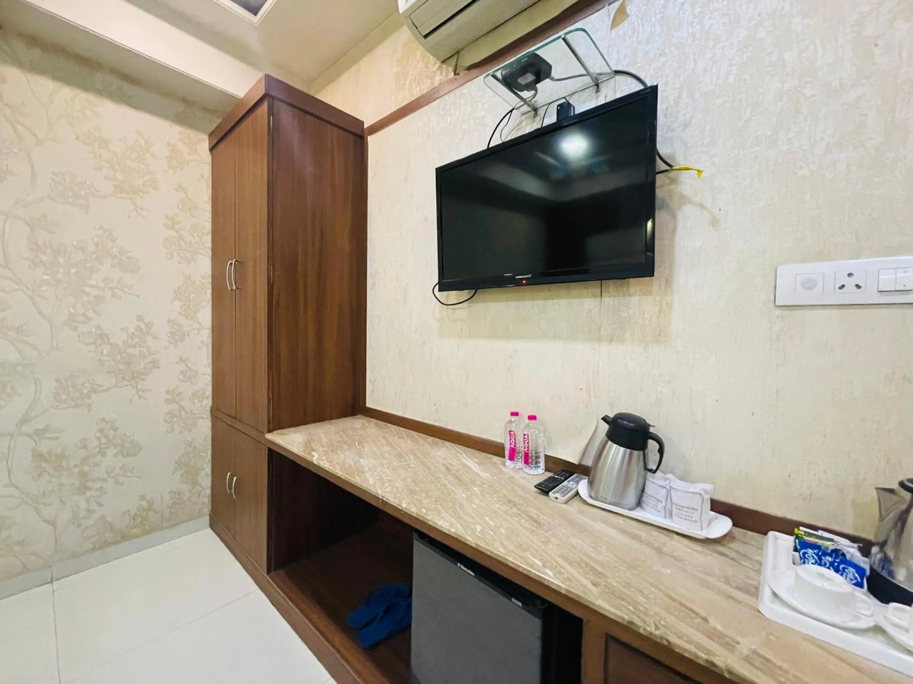 TV and multimedia in Hotel Kc Inn Ajmer