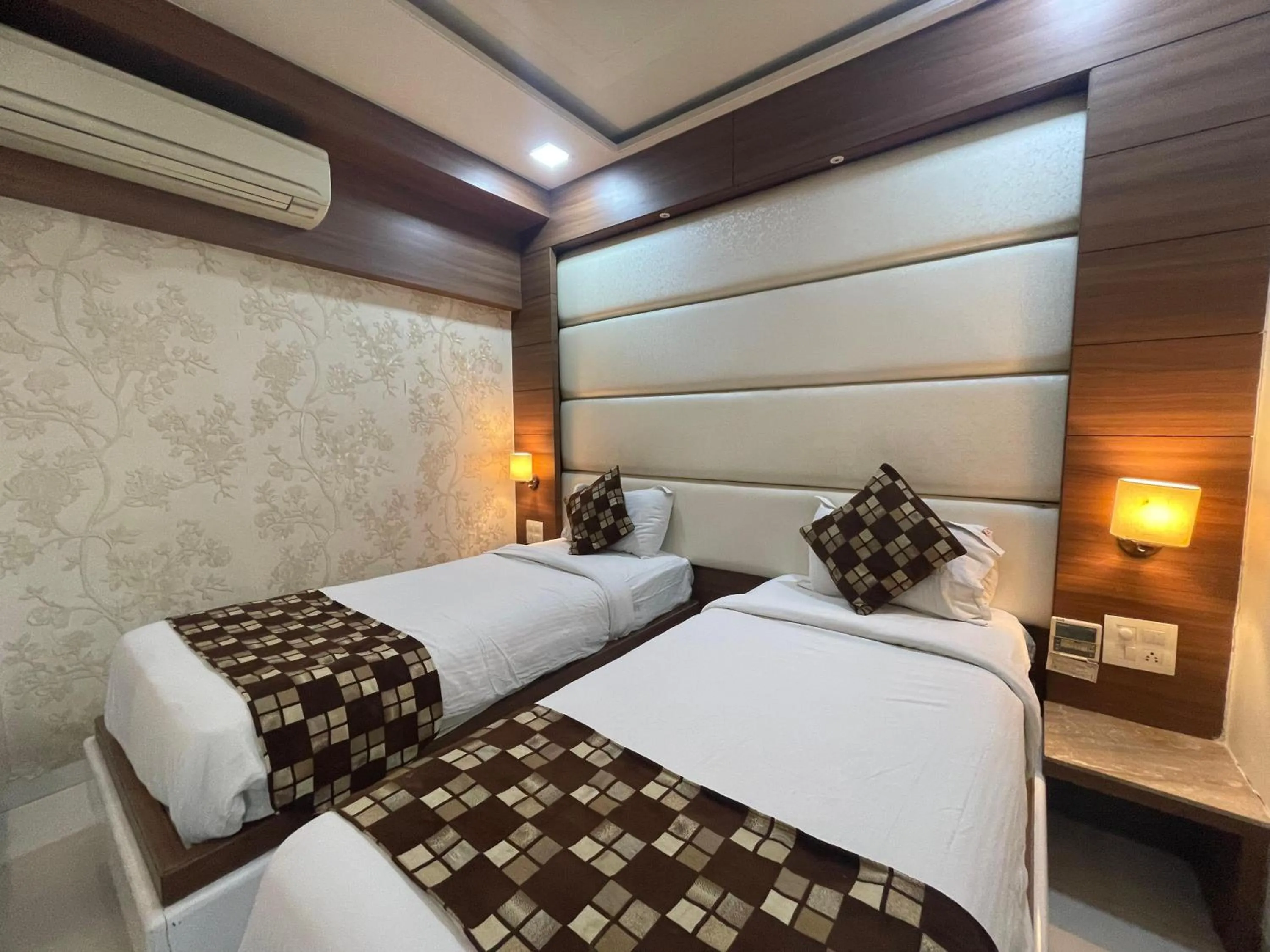 Bed in Hotel Kc Inn Ajmer