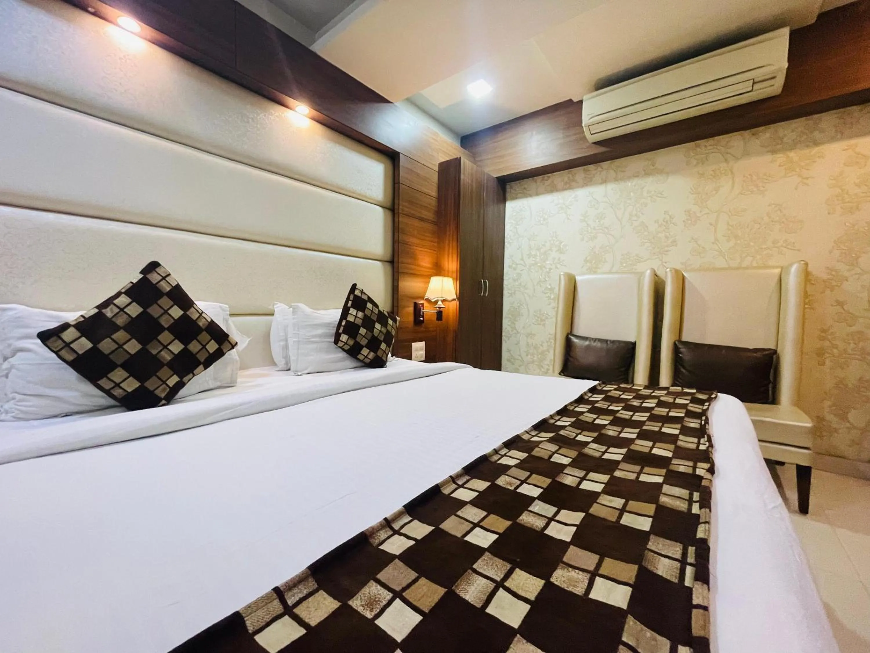 Bed in Hotel Kc Inn Ajmer