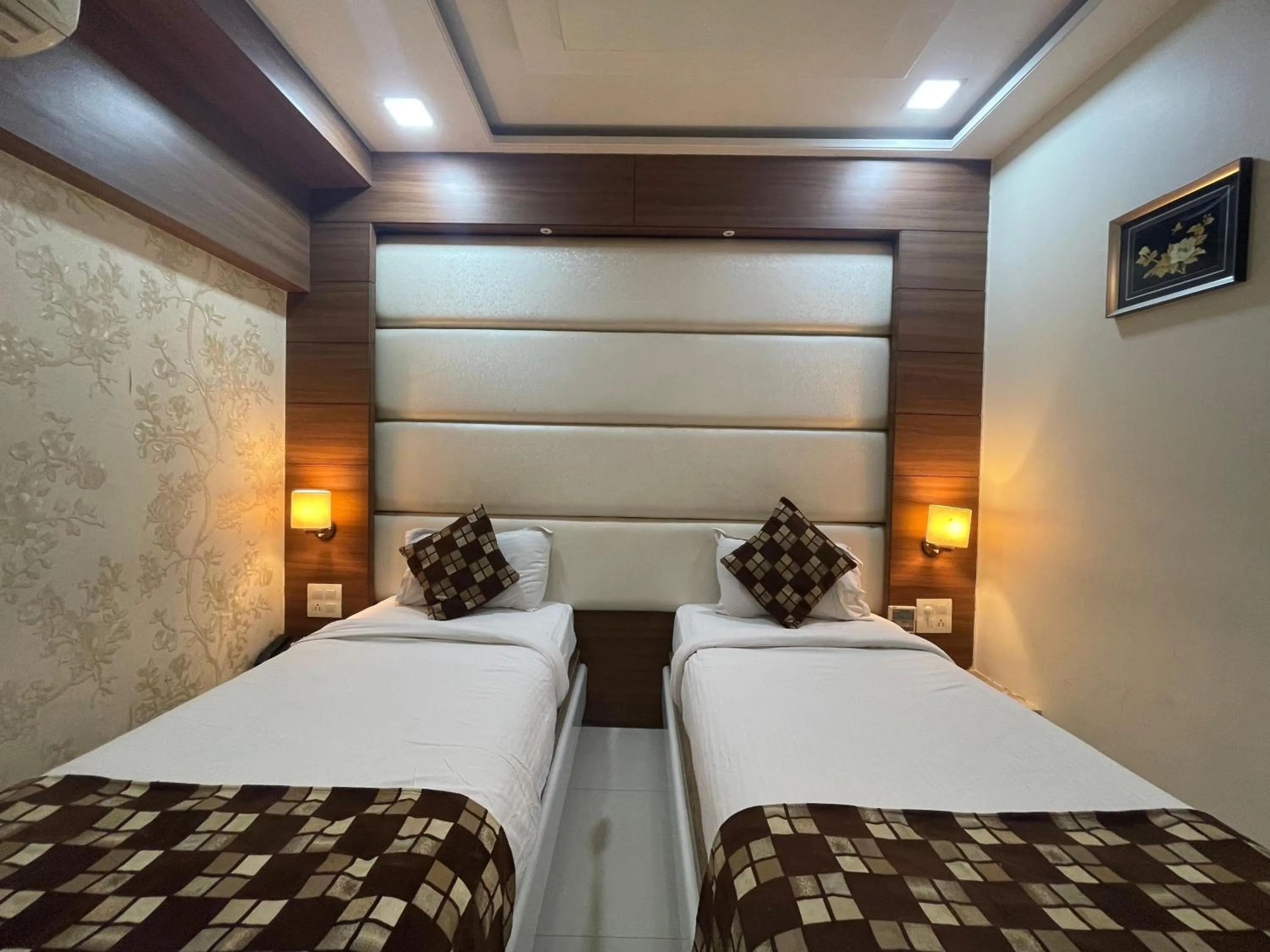 Bed in Hotel Kc Inn Ajmer