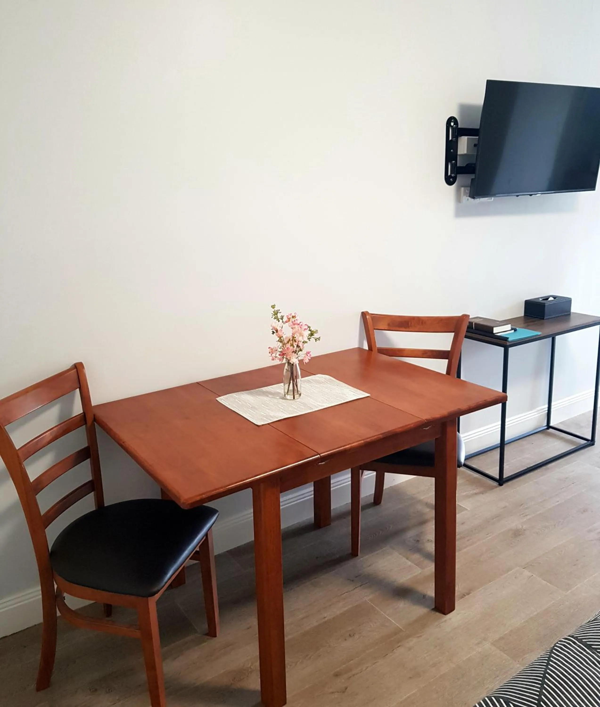 Seating area in The Major Mitchell Motel