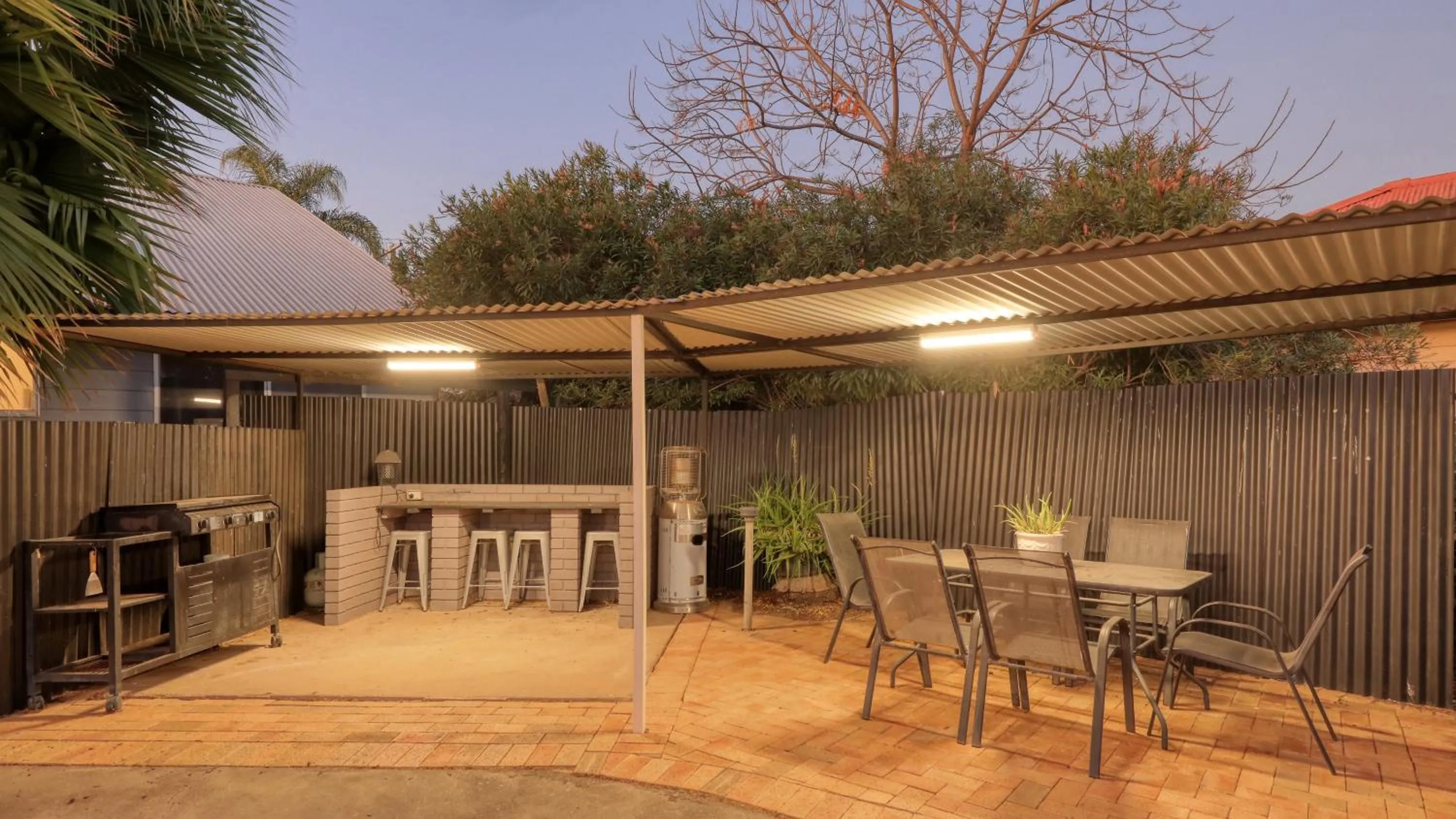 BBQ facilities in The Major Mitchell Motel