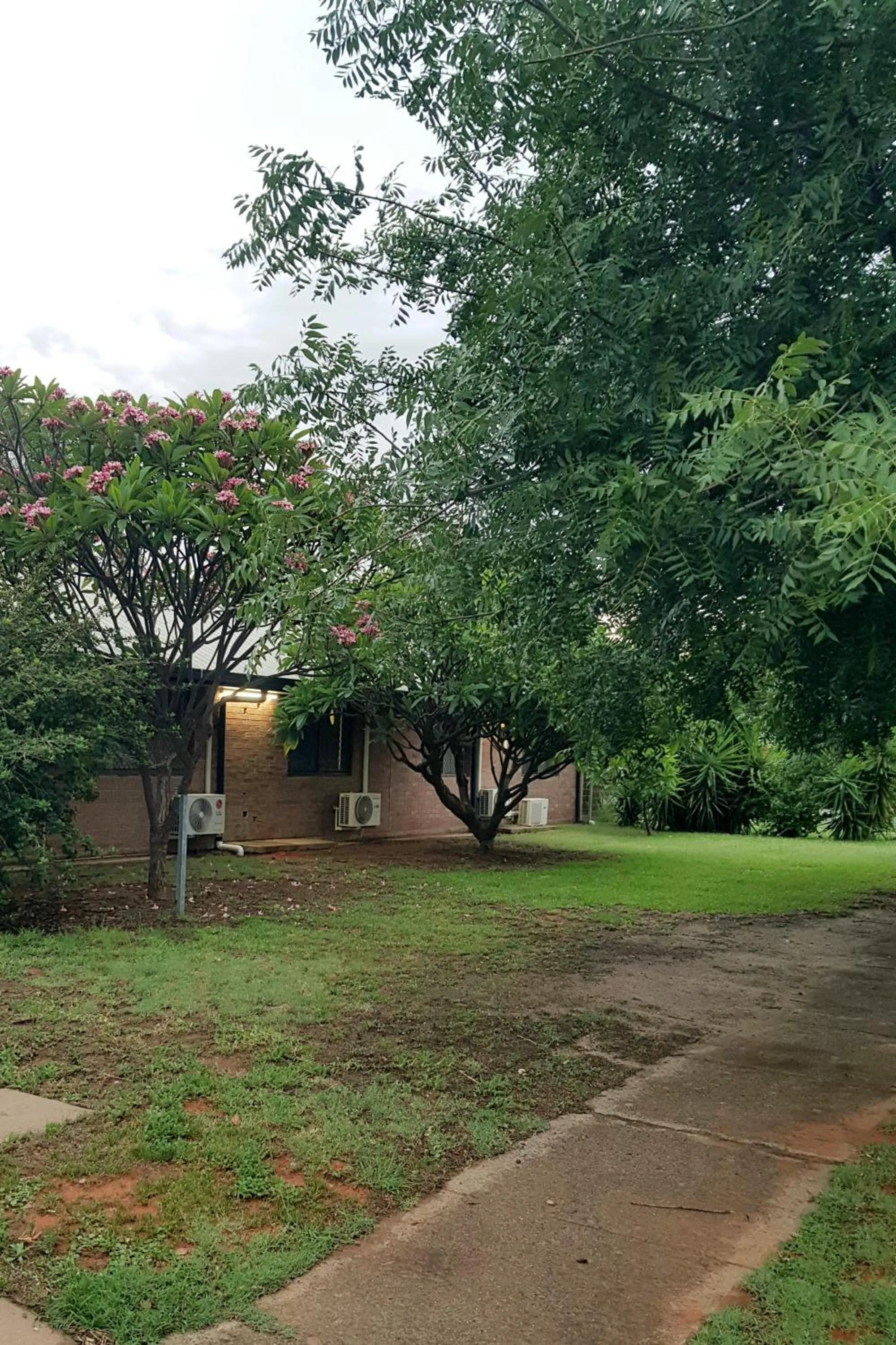 Garden view in The Major Mitchell Motel