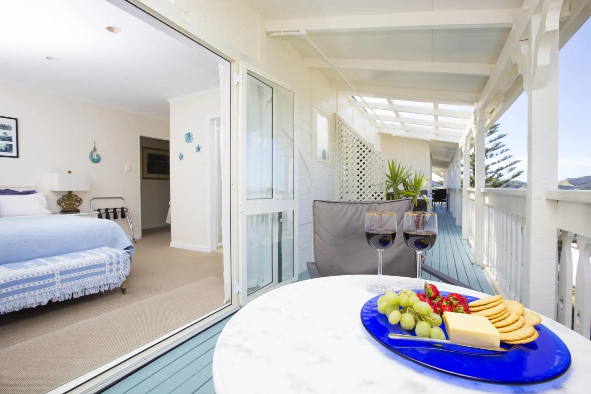 Seating area, Bed in Mangawhai Lodge