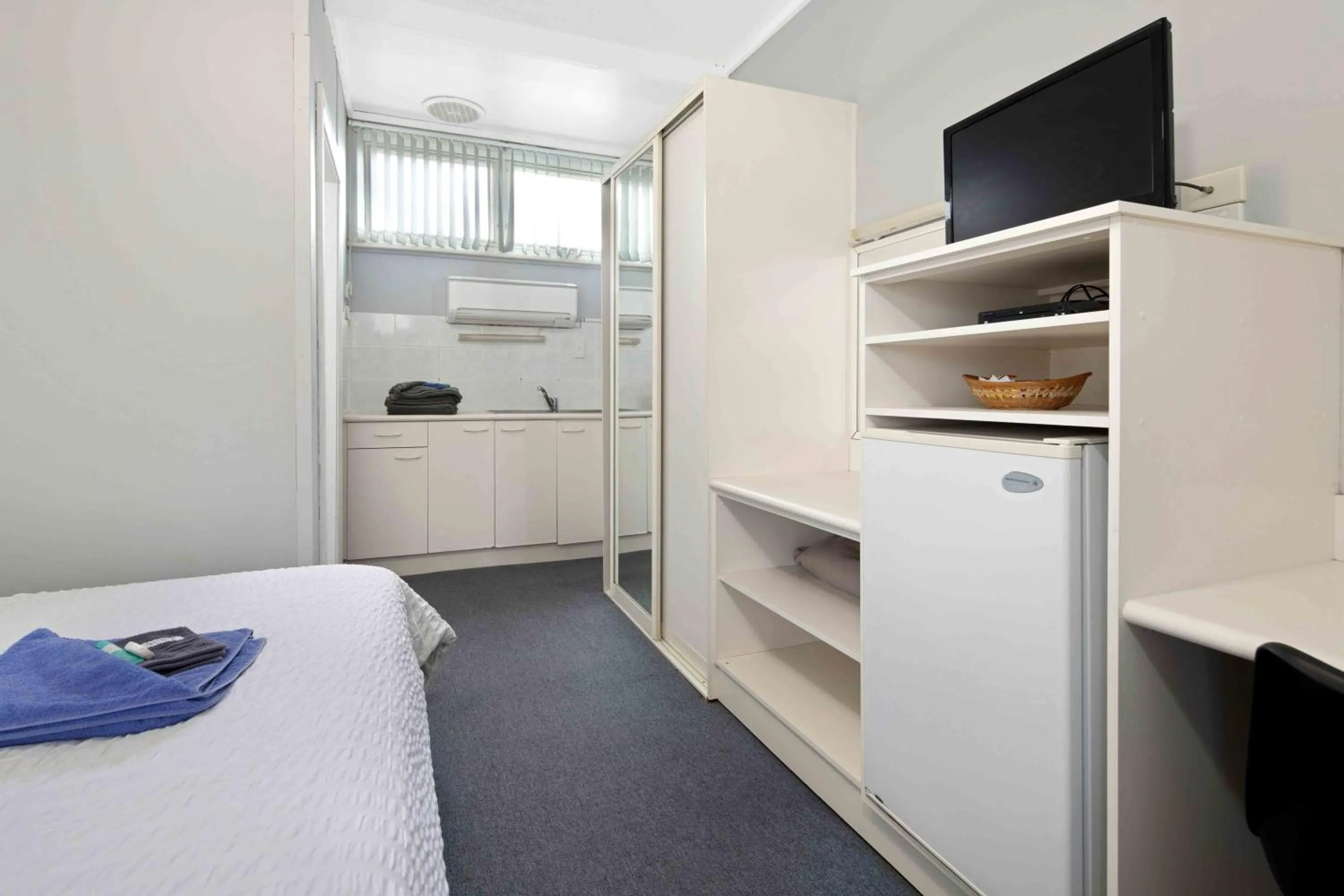 Photo of the whole room, Bed in The Tree Motel