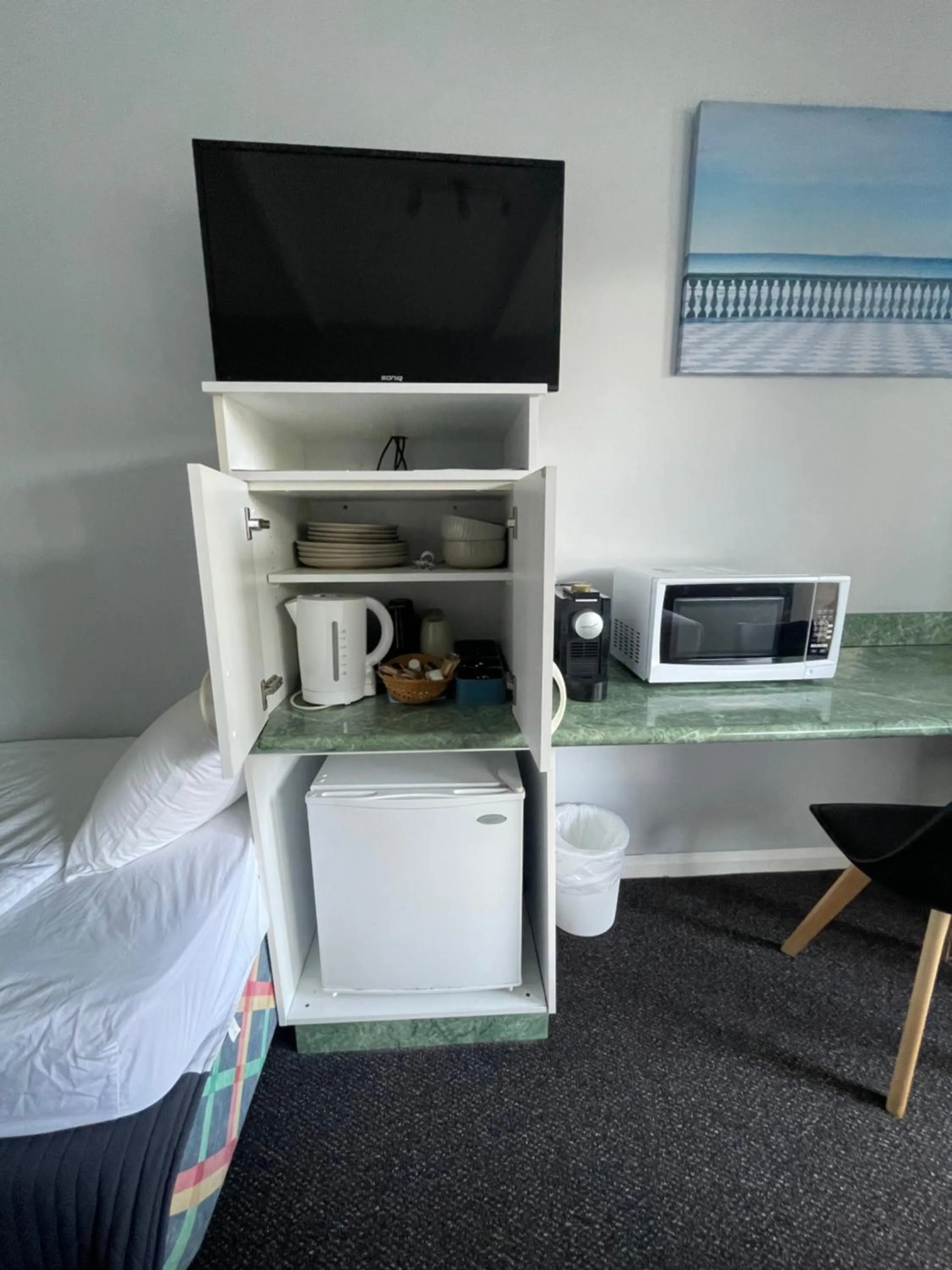 TV and multimedia, Bed in The Tree Motel