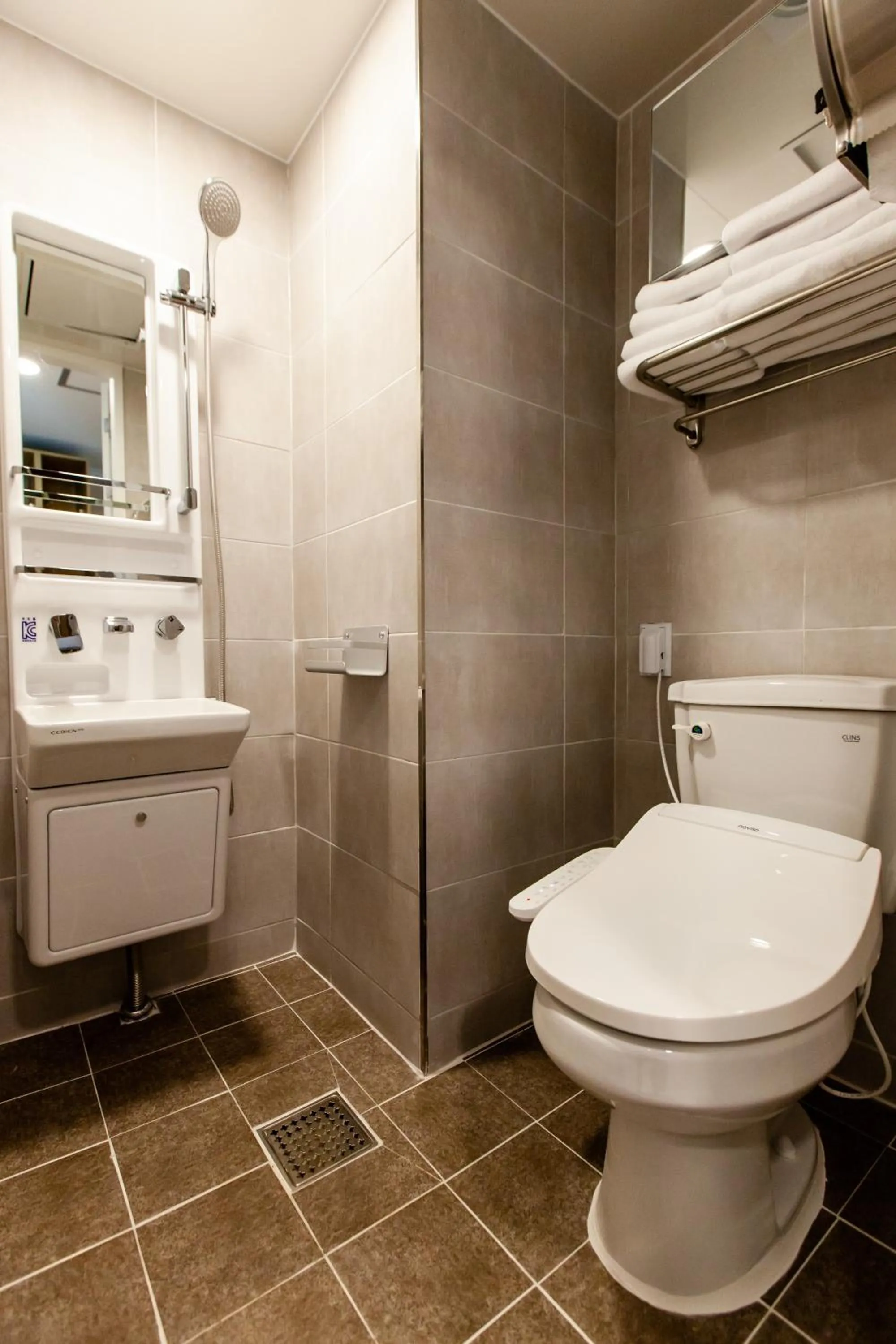 Shower in Step Inn Myeongdong 1