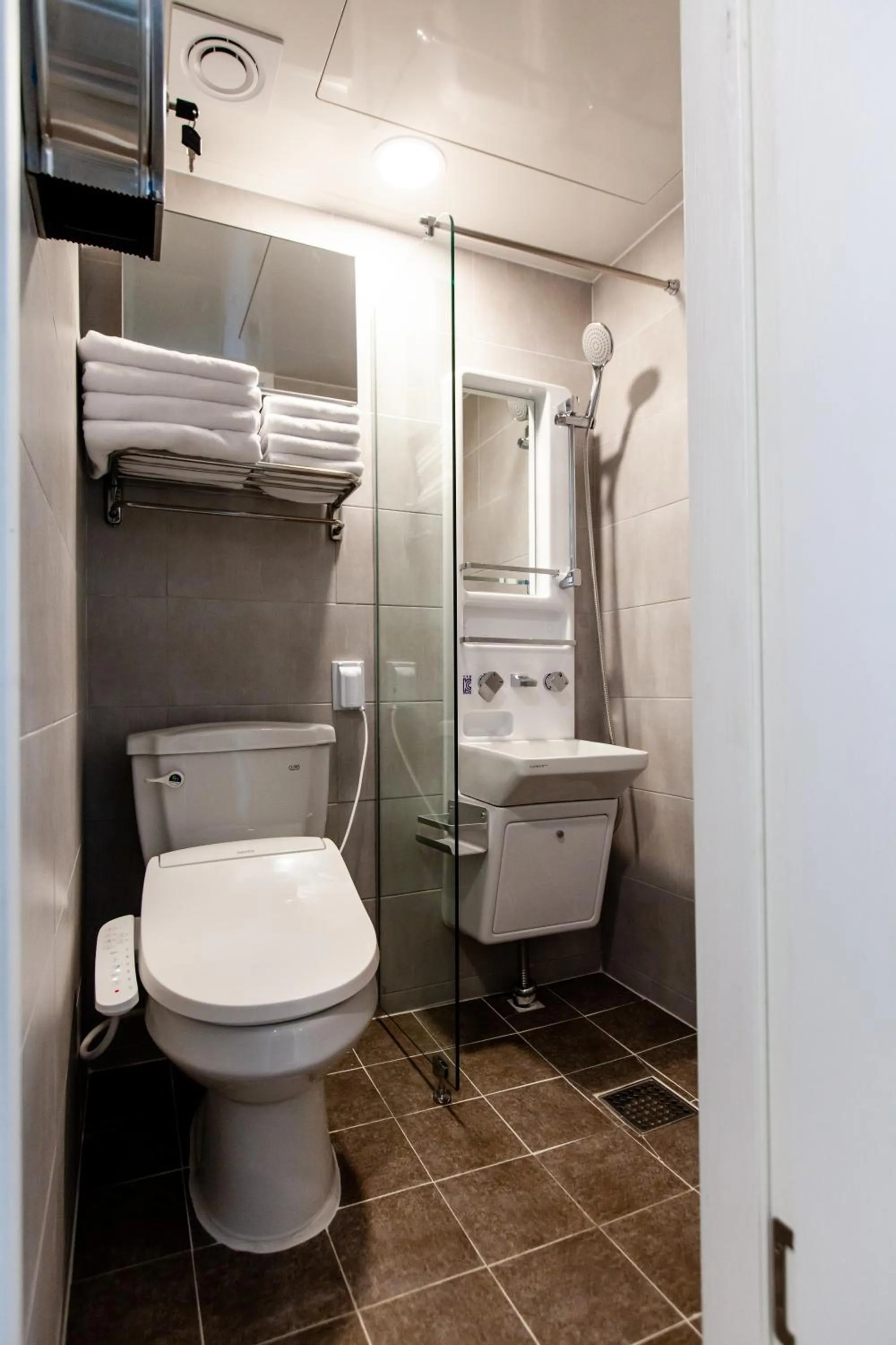 Shower in Step Inn Myeongdong 1