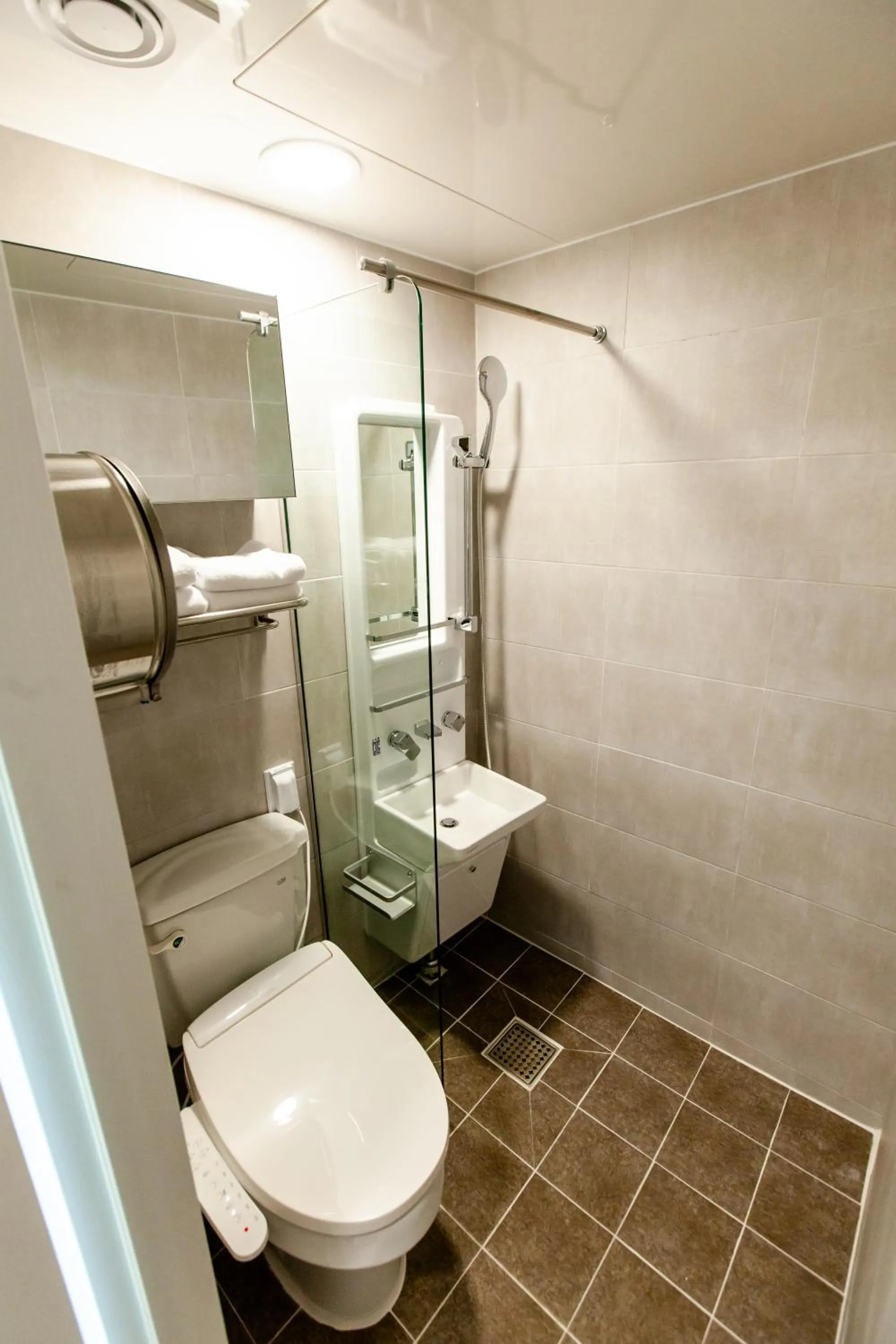 Shower in Step Inn Myeongdong 1