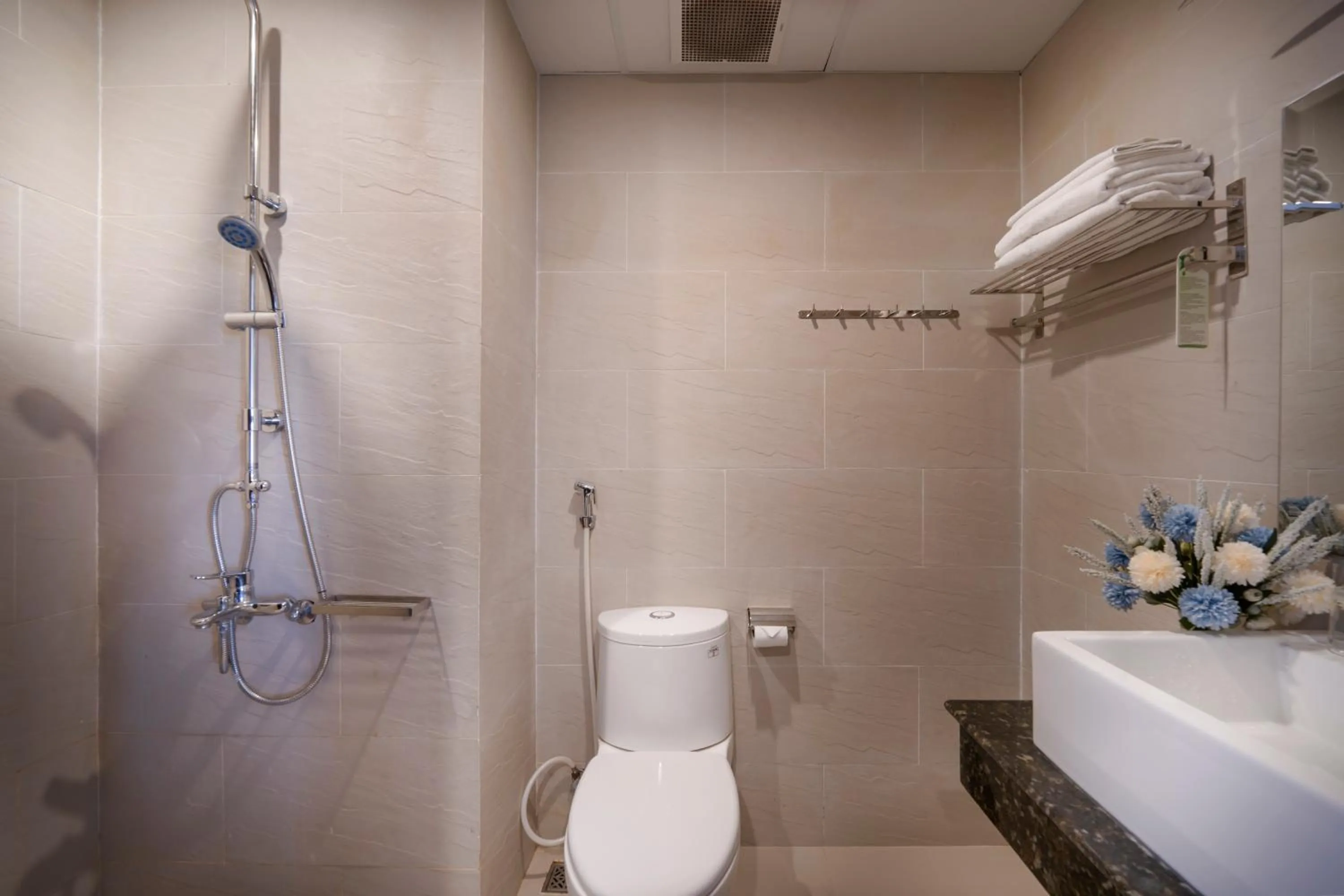 Toilet in Royal Family Hotel