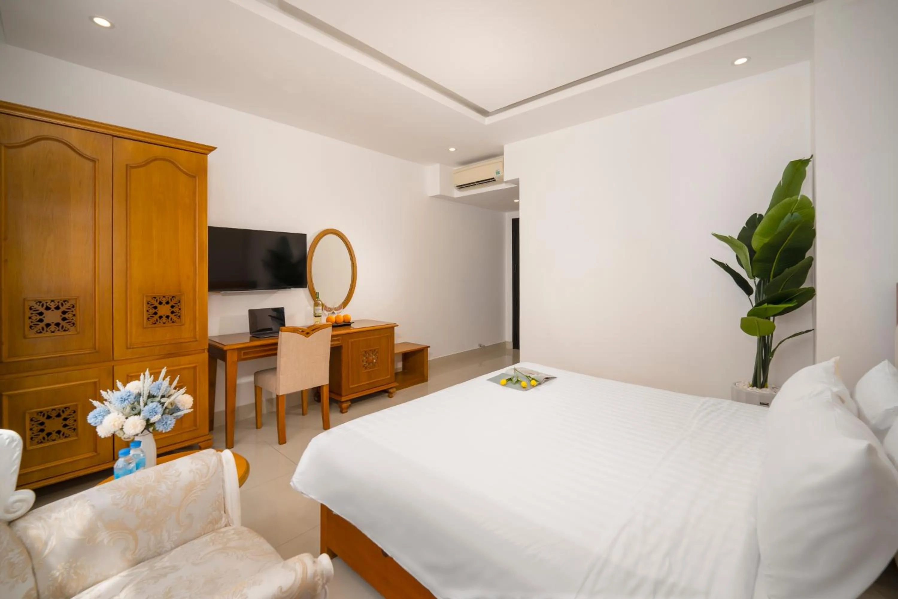 Bed in Royal Family Hotel