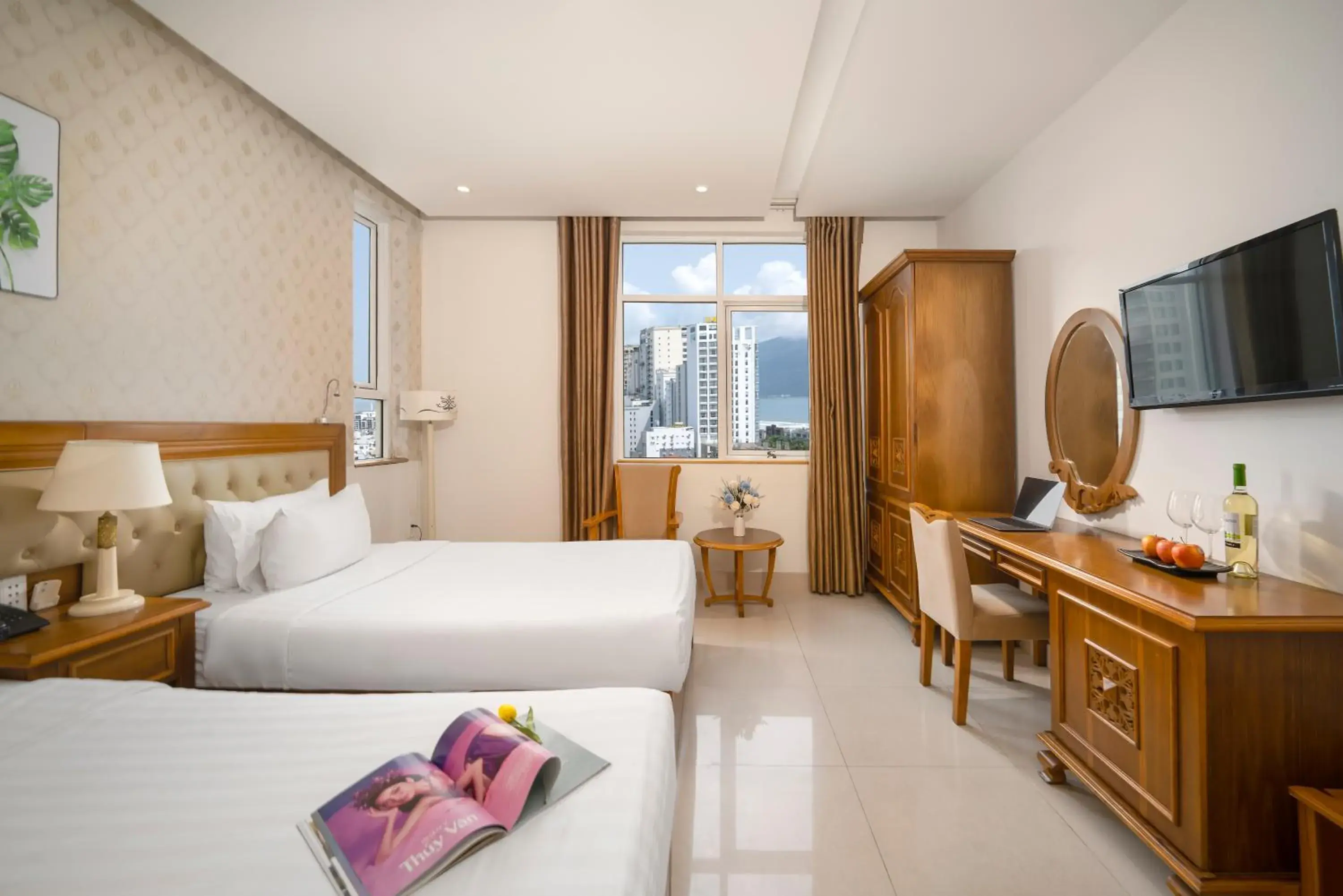 Deluxe Triple Room with Bathtub in Royal Family Hotel Deluxe Triple Room with Bathtub in Royal Family Hotel