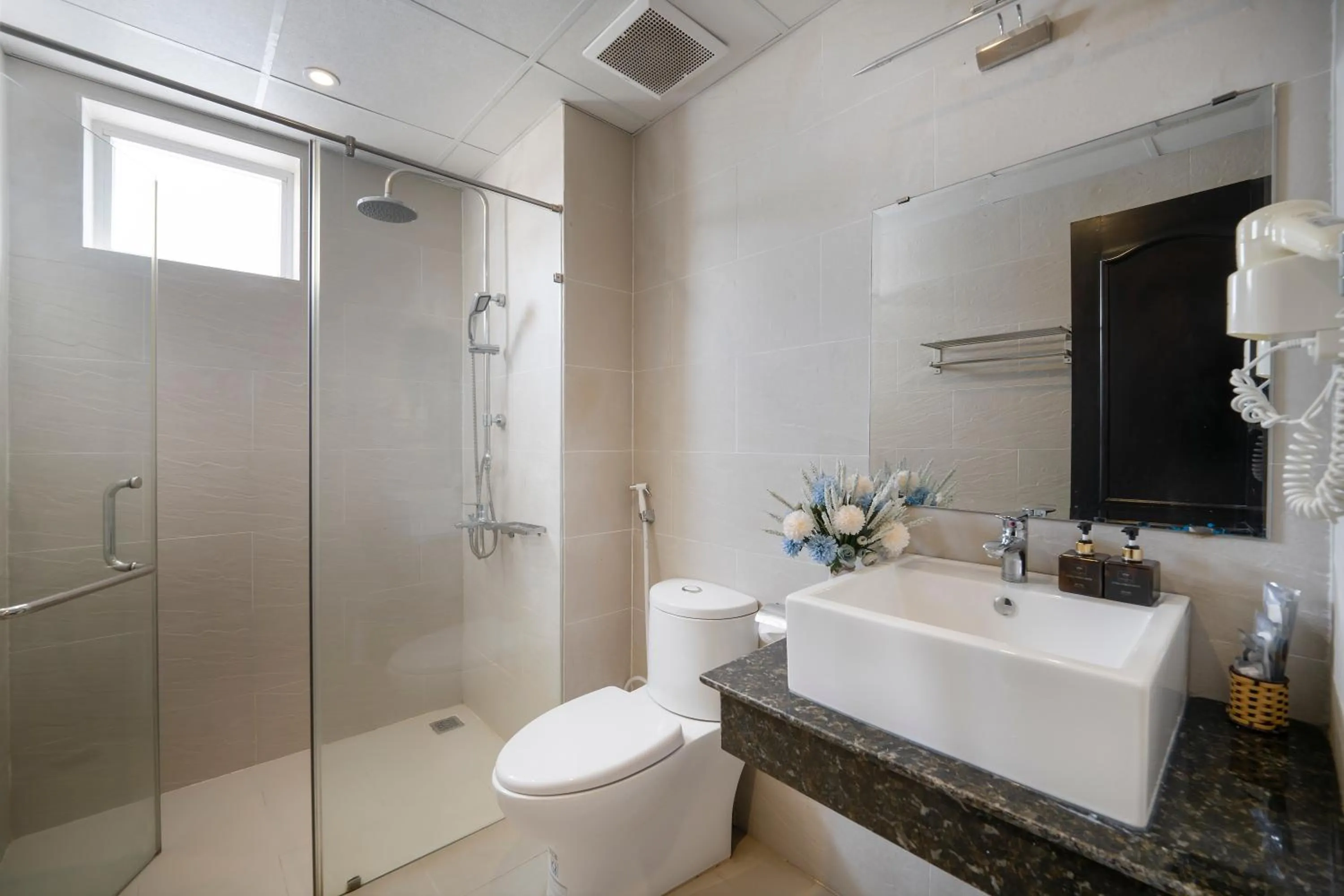 Shower in Royal Family Hotel