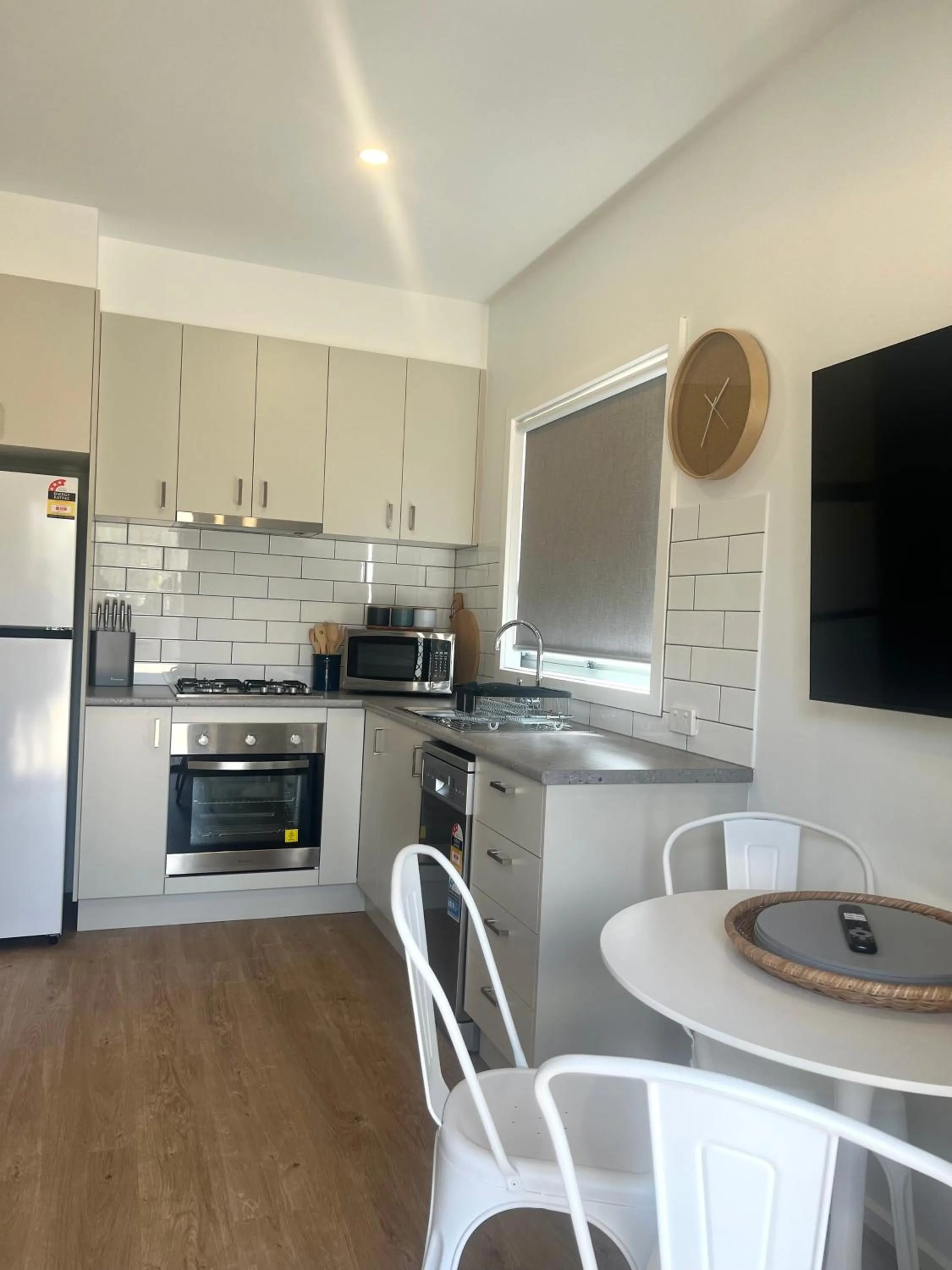 Kitchen or kitchenette in Bundalong Villas