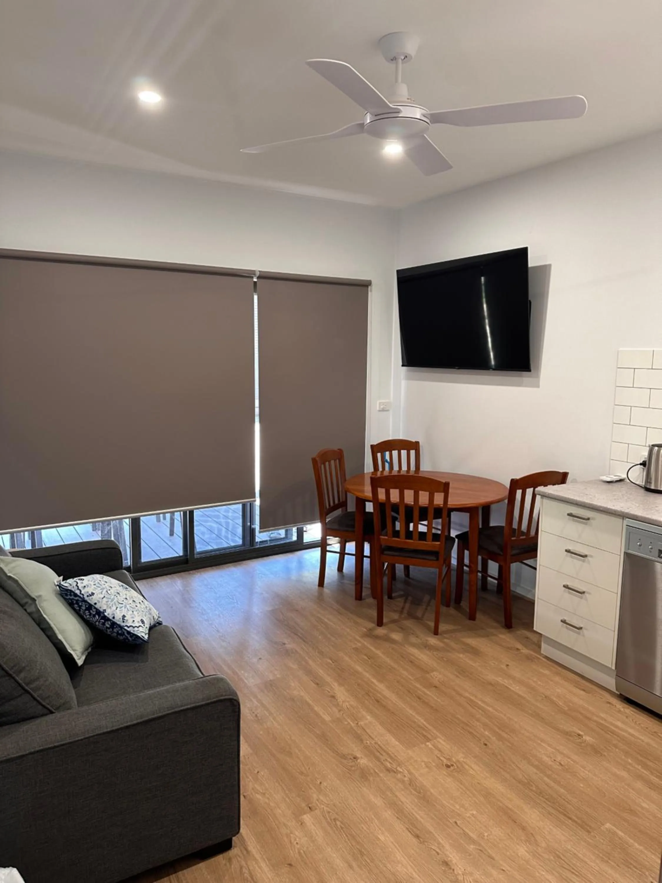 Communal lounge/ TV room in Bundalong Villas