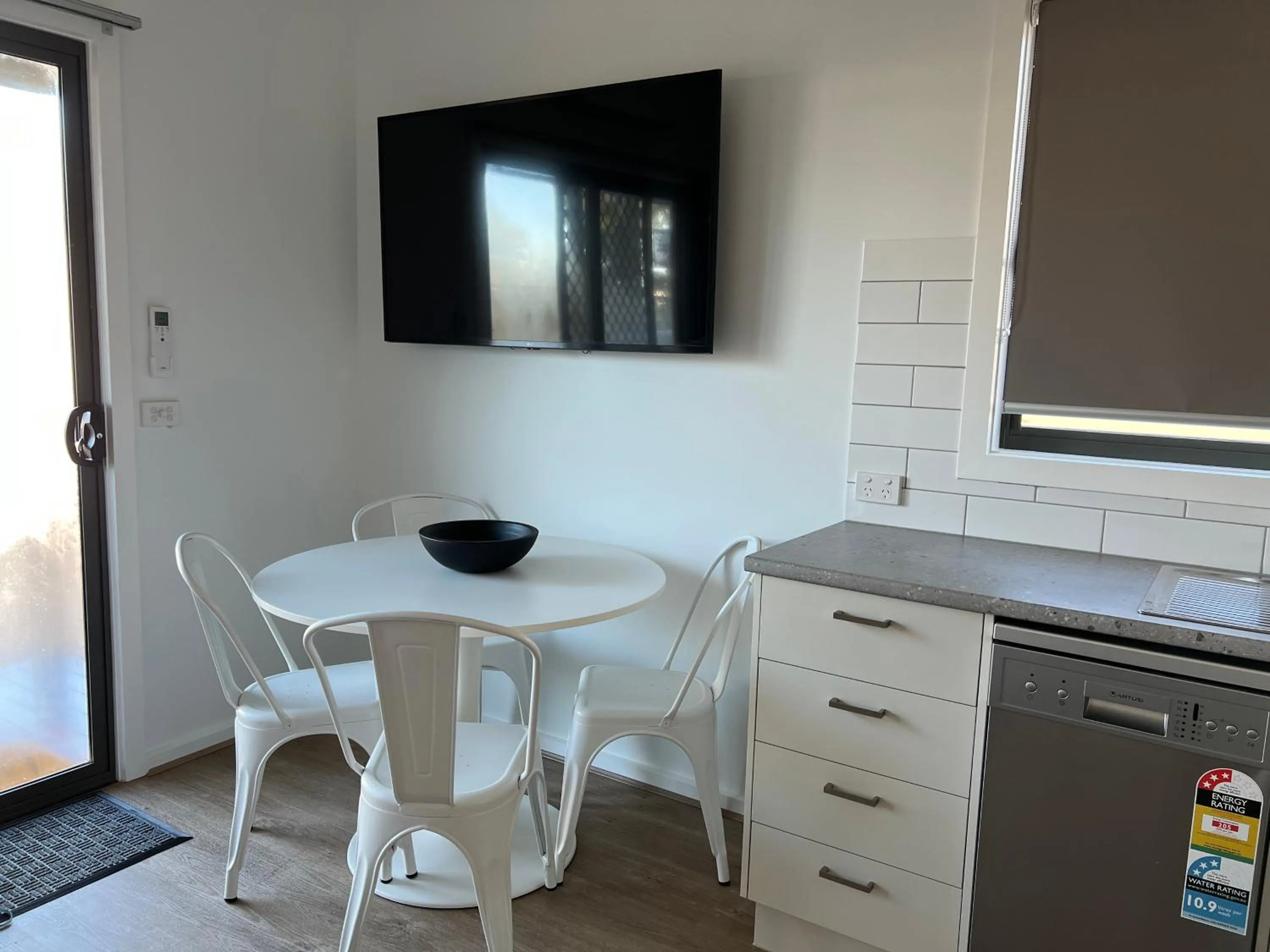 Kitchen or kitchenette in Bundalong Villas