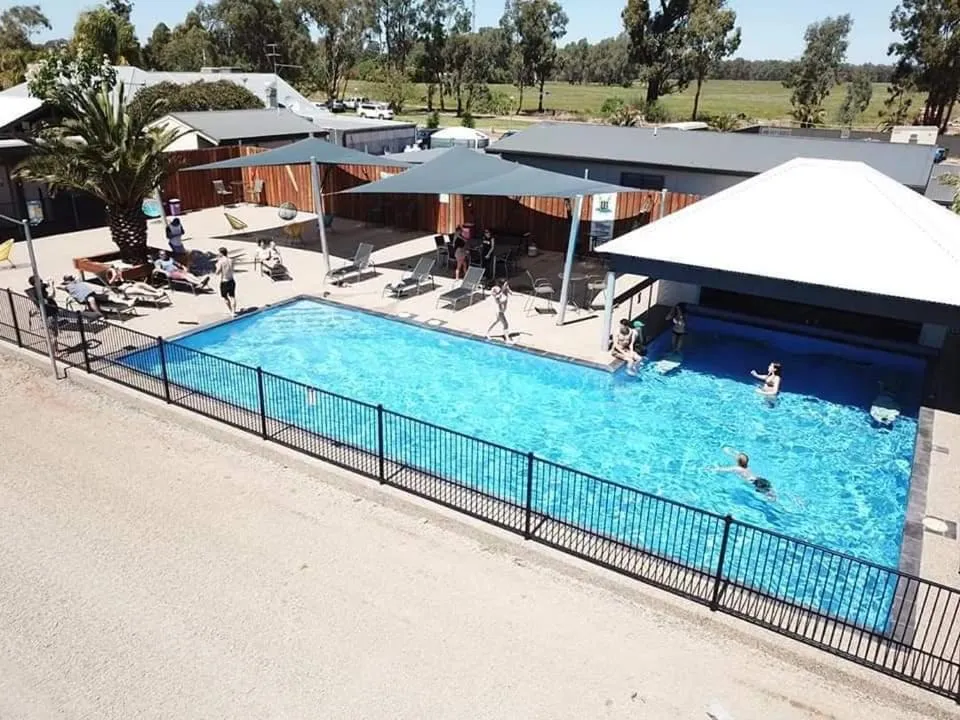 Swimming pool in Bundalong Villas