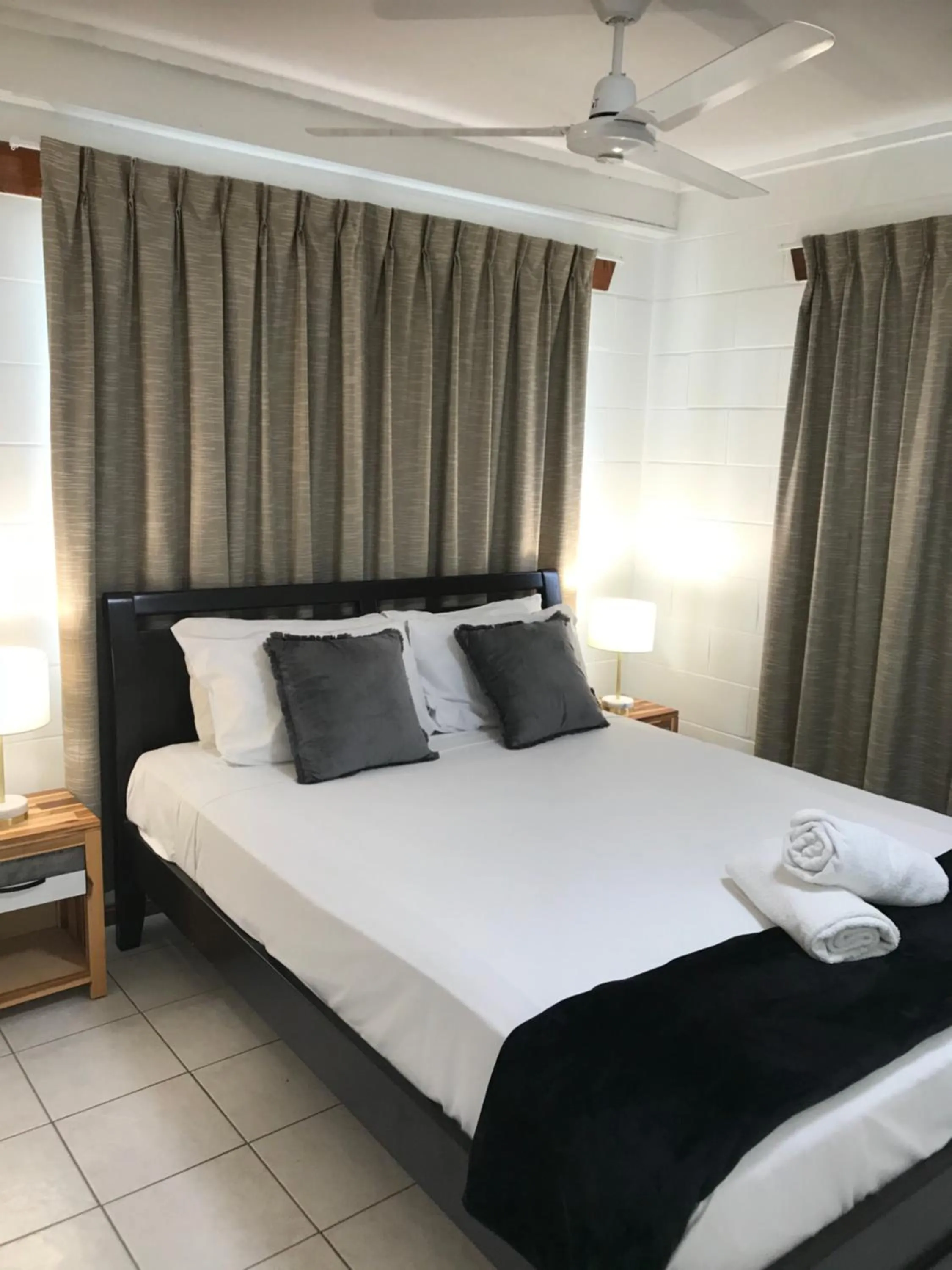 Bedroom, Bed in Ocean Breeze Units