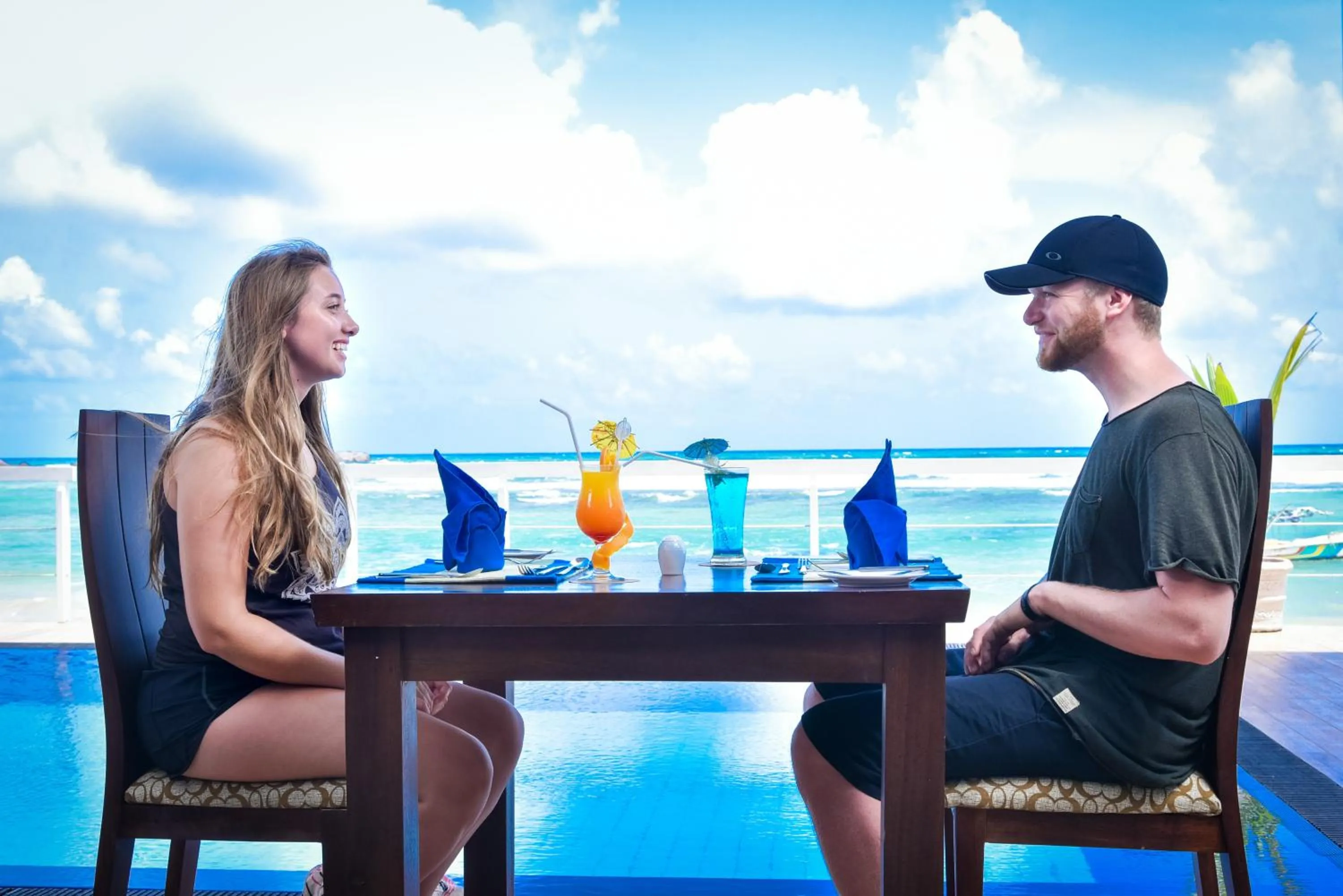 Lounge or bar in Coral Rock by Bansei