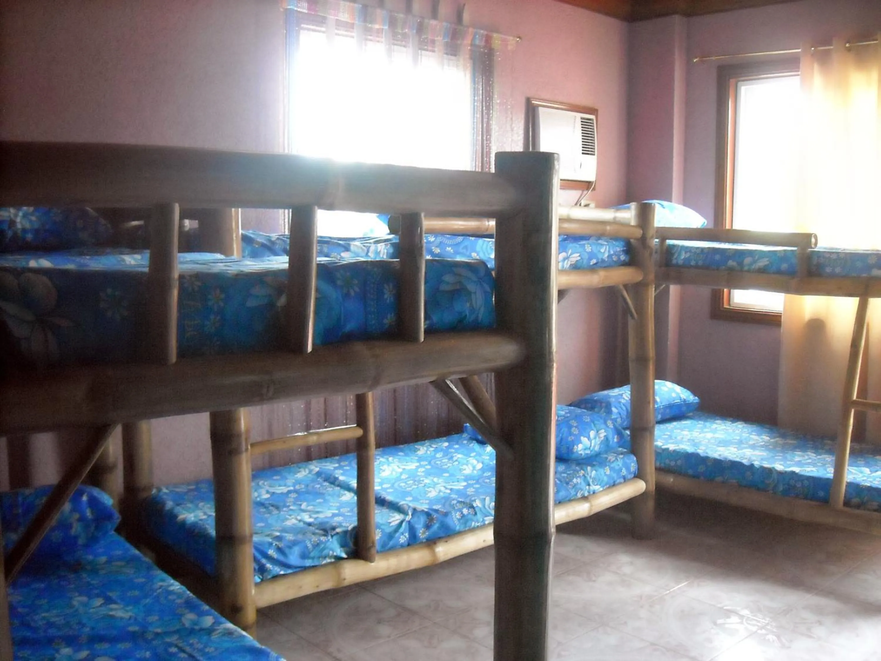 Photo of the whole room, Bed in Cebu Guest Inn